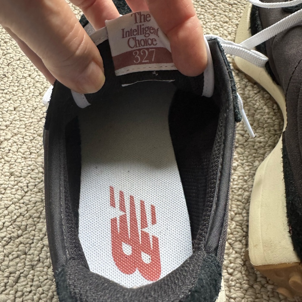 Women’s New Balance 327 size 9 - Picture 2 of 7